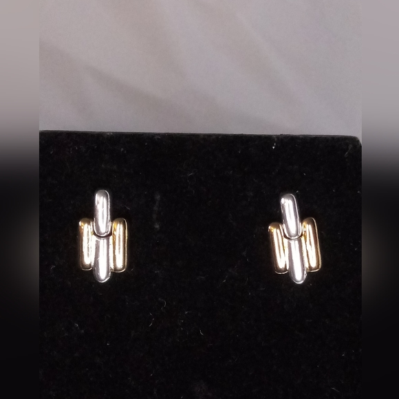 Nwot Napier two tone pierced earrings - Picture 8 of 8